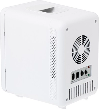 Hálózati és autós tápellátás