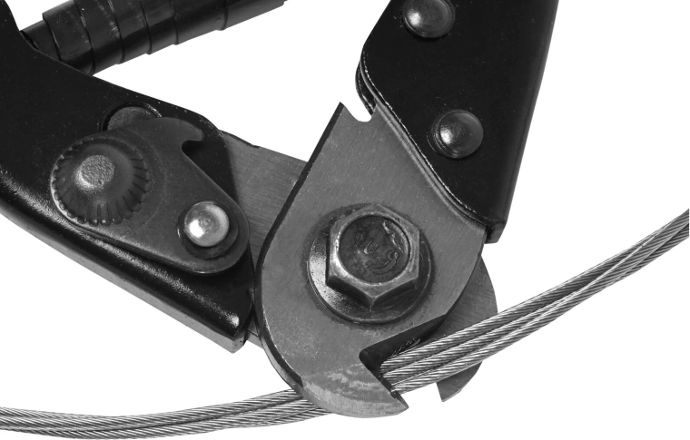 Tiszta vágás acél drótokon és köteleken