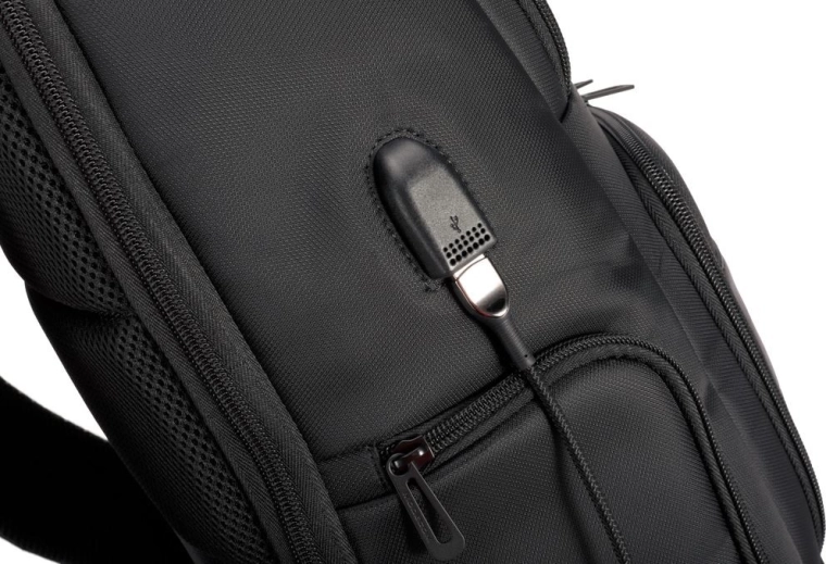 Töltés útközben a beépített USB portnak köszönhetően
