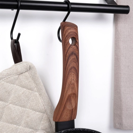 Kényelmes, fahatású nyél