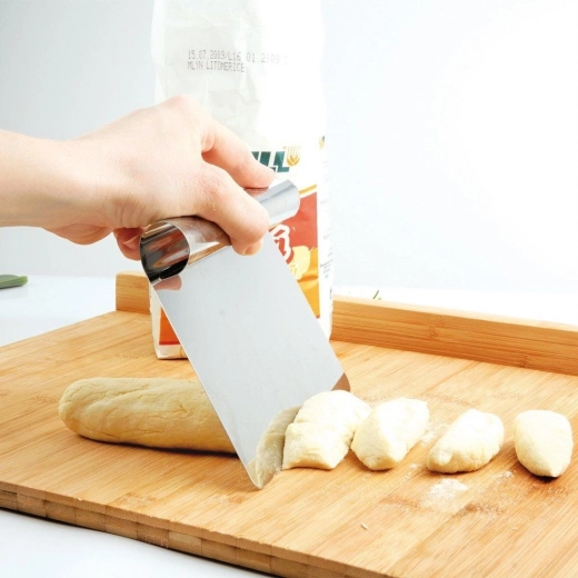 Széles rozsdamentes penge a tiszta vágásokért és sima felületekért