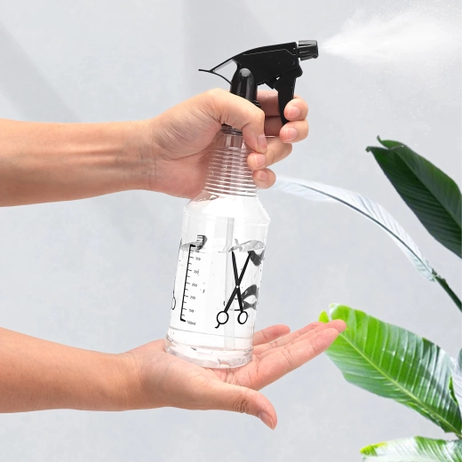 Átlátszó tartály szintjelölésekkel