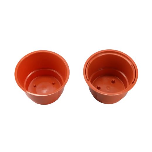 Beépített virágtartó a zöld növények számára közvetlenül a tartályon