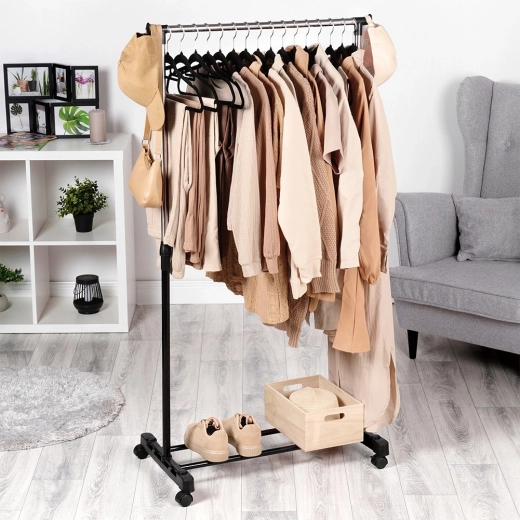 Alsó polc cipőknek és kiegészítőknek