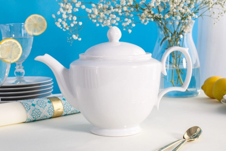 Ragyogó fehér porcelán elegáns fényességgel