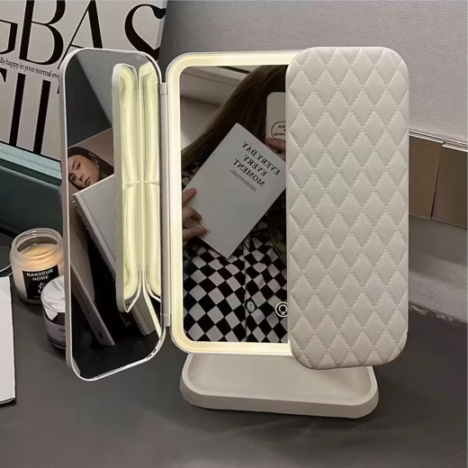 Kompakt, forgatható és utazásra kész