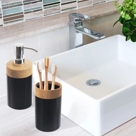 Elegáns fekete és fa kombináció