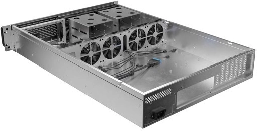 Nagy teljesítményű és csendes 7× 80 mm PWM hűtés