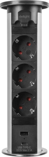 Három aljzat és USB-töltés