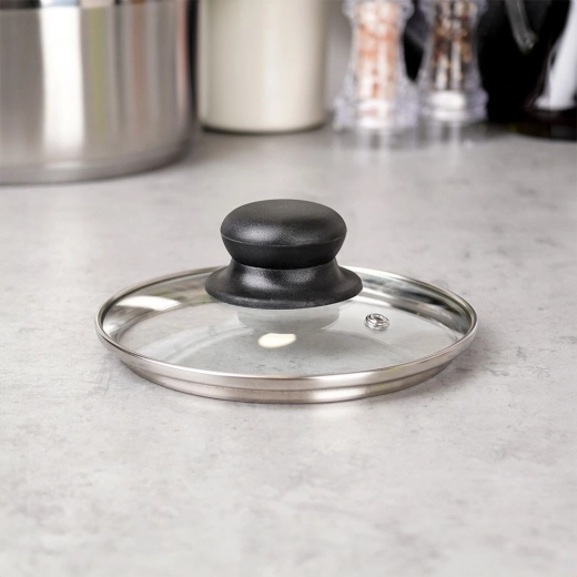 Tartós kialakítás rozsdamentes peremmel