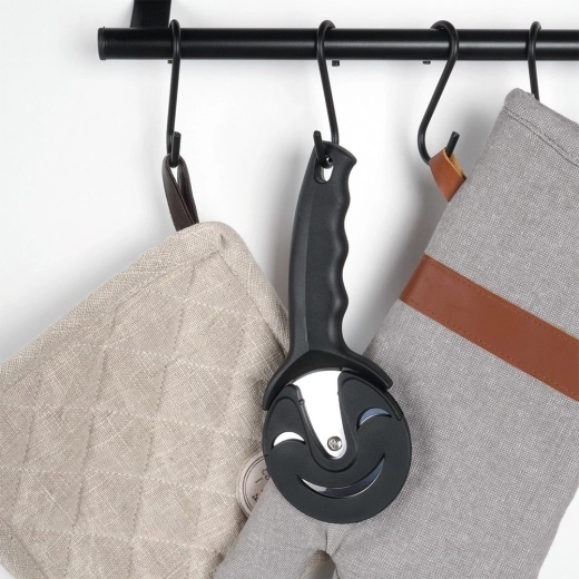 Ergonomikus markolat és könnyű felakasztás