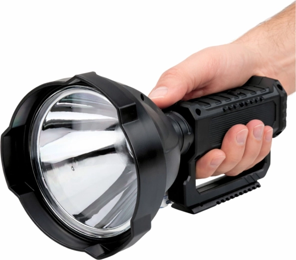 Erős, fókuszált fénysugár nagy hatótávhoz