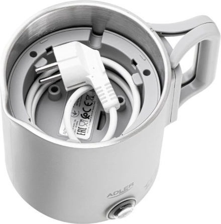 Összecsukható fogantyú és belül tárolható talp