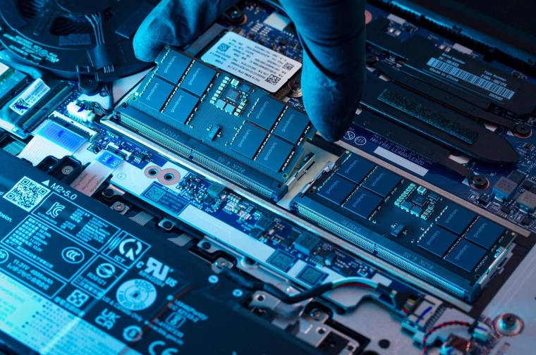 Egyszerű beszerelés laptopba