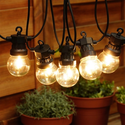 Meleg, hangulatos világítás teraszokra és kertekbe