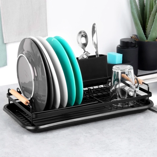 Kivehető csepegtetőtálca és száraz munkalap