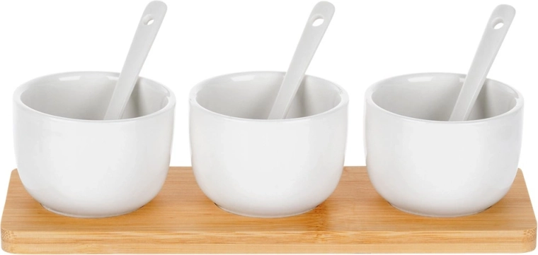 Kerámia tálkák és kanalak mindennapi használatra