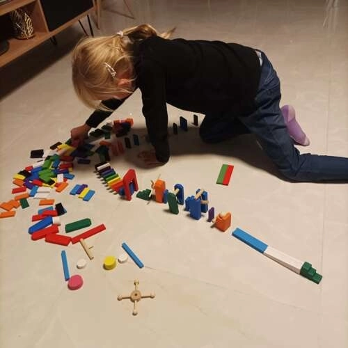 Támogatja a kreativitást és a készségek fejlődését