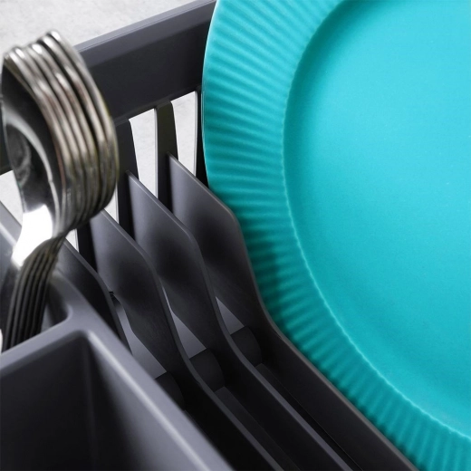 Akár 12 tányér kapacitás és hely a bögréknek