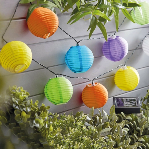 Színes lampionok LED-fénnyel