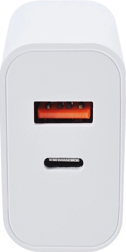 Két port: USB-A + USB-C