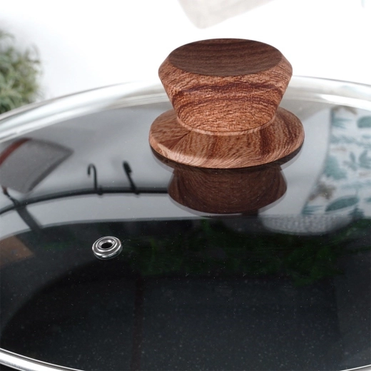 Üvegfedő és hűvös tapintású nyél fa dekorral