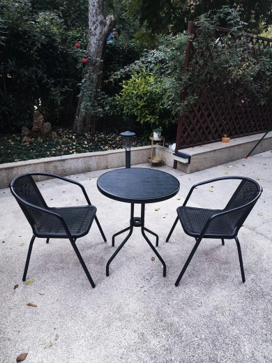 Kompakt asztal erkélyre és teraszra