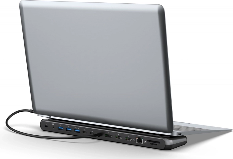 Akár 3 monitor ultratűéles képpel