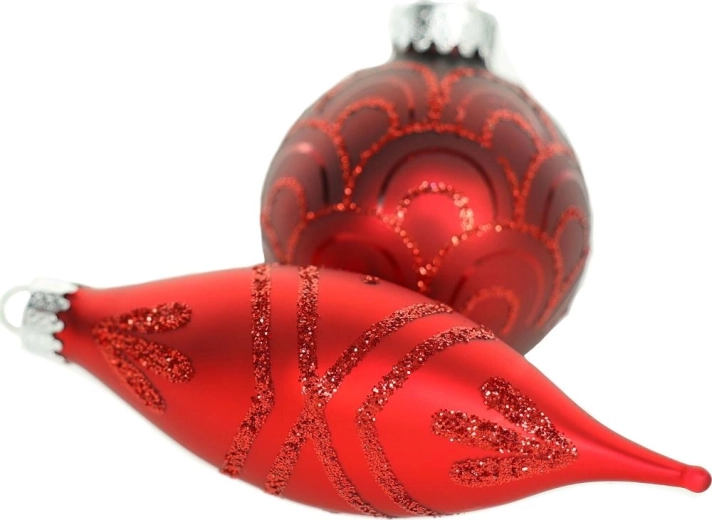 Gömbdíszek és csúcs alakú dekoráció