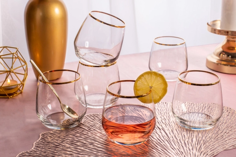 Praktikus 370 ml-es űrtartalom hideg italokhoz