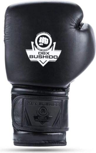 Széles tépőzár és hosszú mandzsetta