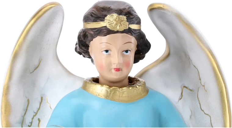 Kézi részletek és arany akcentusok