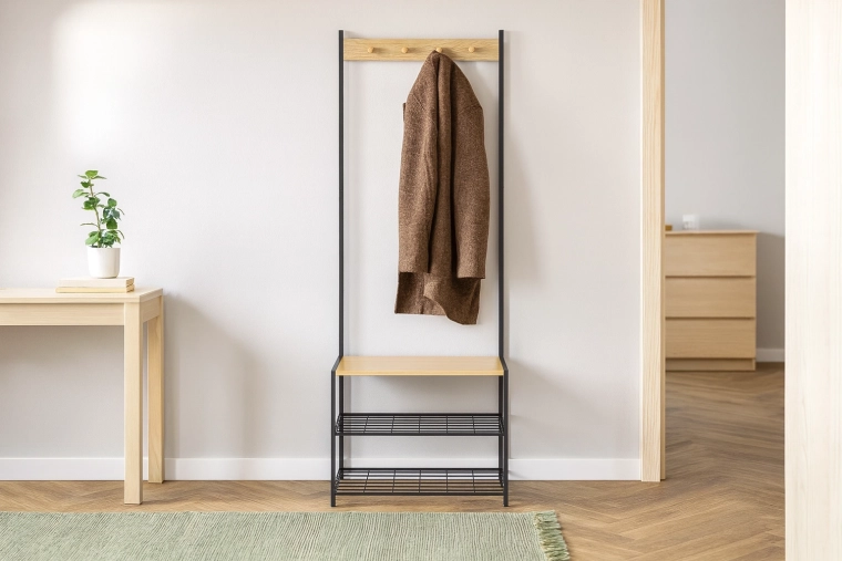 2 az 1-ben rendszerezés: fogas, pad és cipőtartó