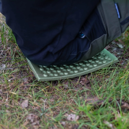 Kényelmes ülés és térdelés terepen is