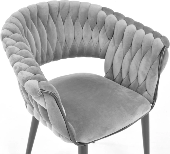 Stílust meghatározó fonott háttámla