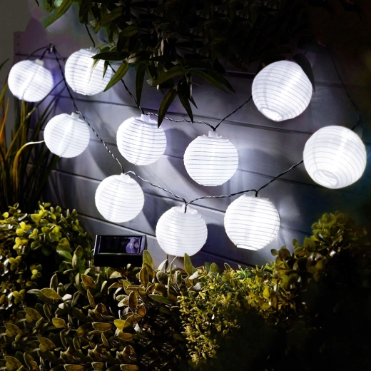 Napelemes fényfüzér fehér lampionokkal és hidegfehér LED-ekkel, 2,5 m