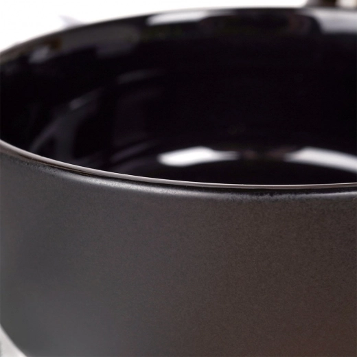 Elegáns kontraszt: kívül matt, belül fényes