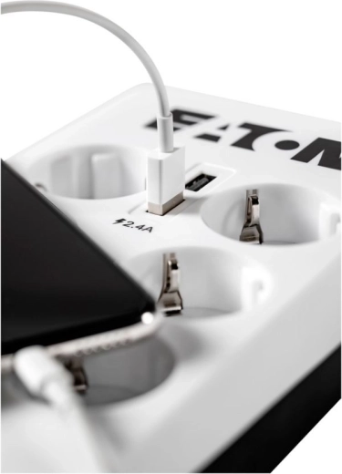 Két USB port 2,4 A a gyors töltéshez