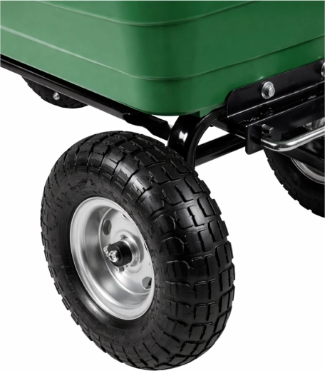 Négy nagy, terepre alkalmas pneumatikus kerék