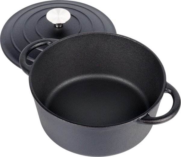 Kényelmes fogantyúk és jól záródó fedő