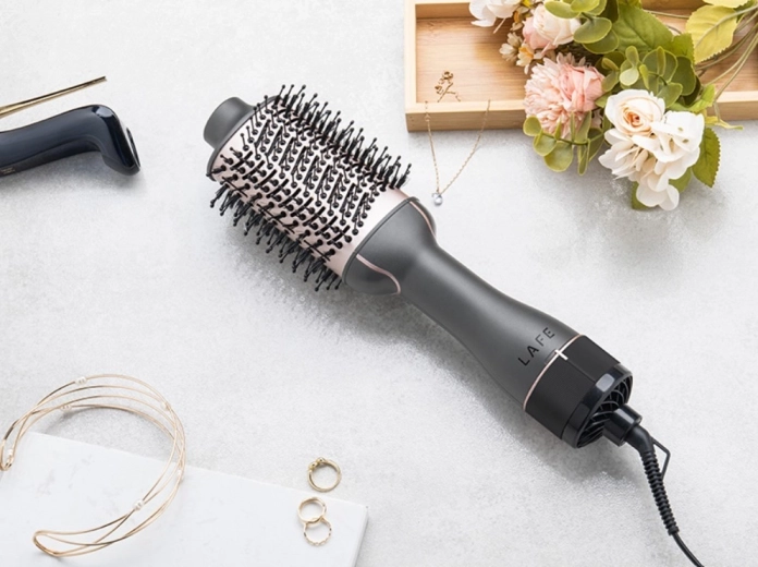 1200 W teljesítmény a gyors szárításhoz és formázáshoz