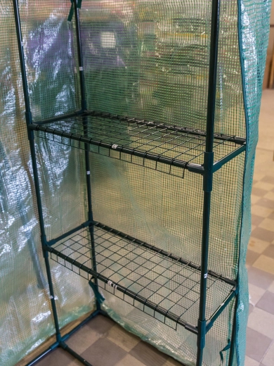 Tágas és erős polcok palántákhoz