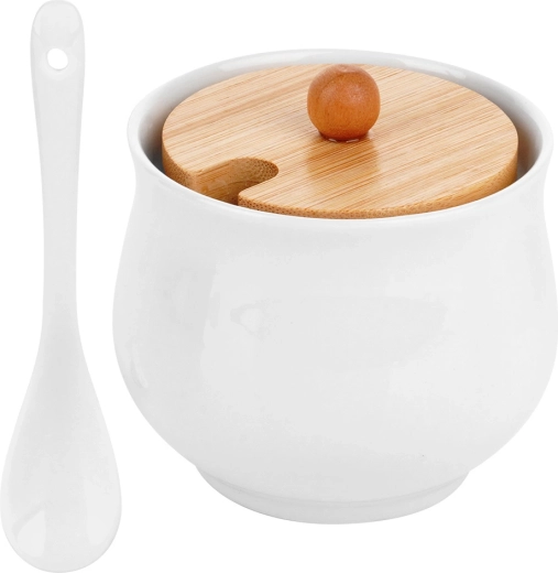 Beépített kanál a kényelmes tálaláshoz