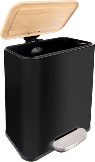 Elegáns fém–bambusz kombináció