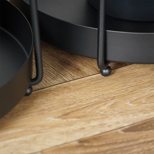 Kivehető tálcák megemelt peremmel