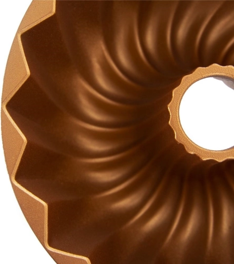 Látványos forma mély domborítással