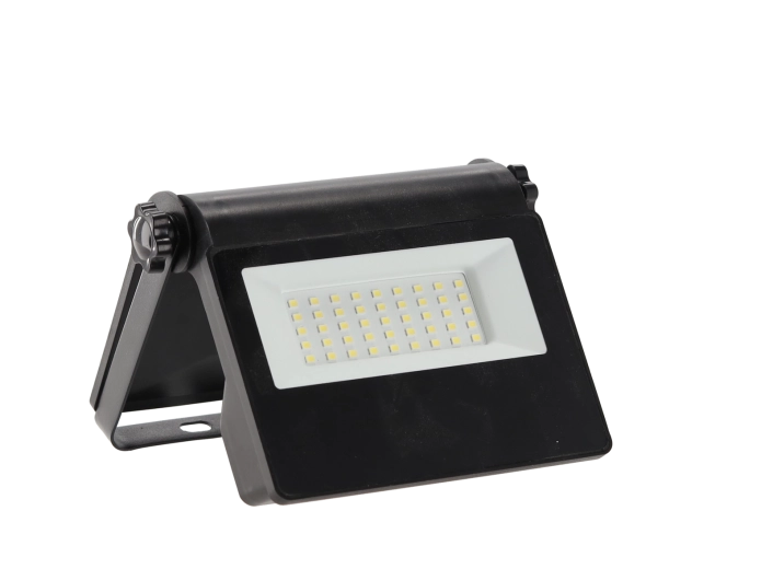 Erős, 750 lm fényáram