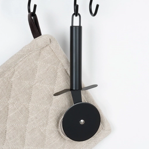 Könnyű tisztítás és akasztási lehetőség