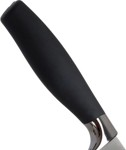 Ergonomikus, csúszásmentes soft grip nyél
