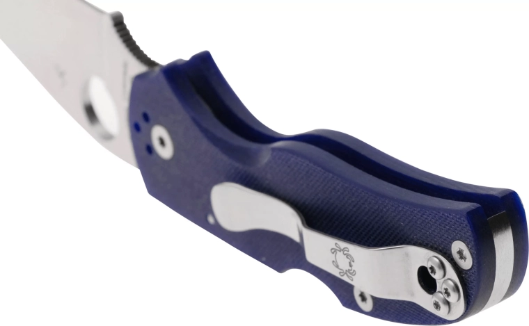 Ergonomikus G10 markolat és 4 pozíciós klip